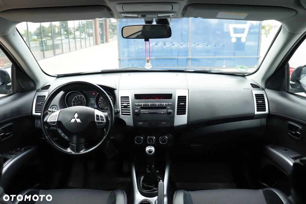 Mitsubishi Outlander 2.0 2WD Invite - 25