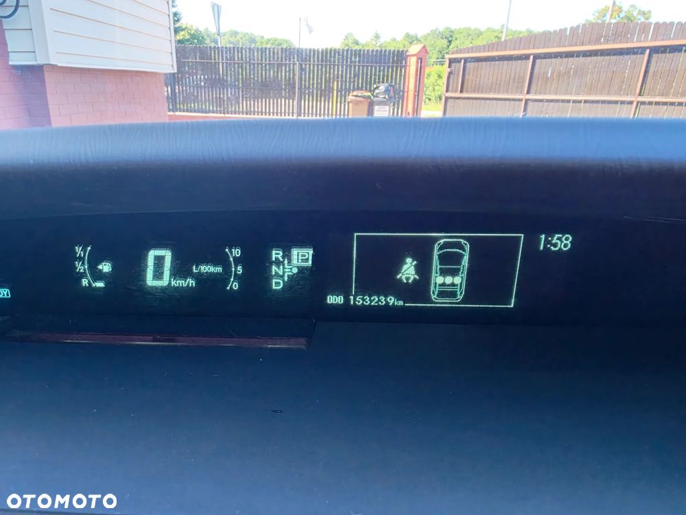 Toyota Prius (Hybrid) - 32