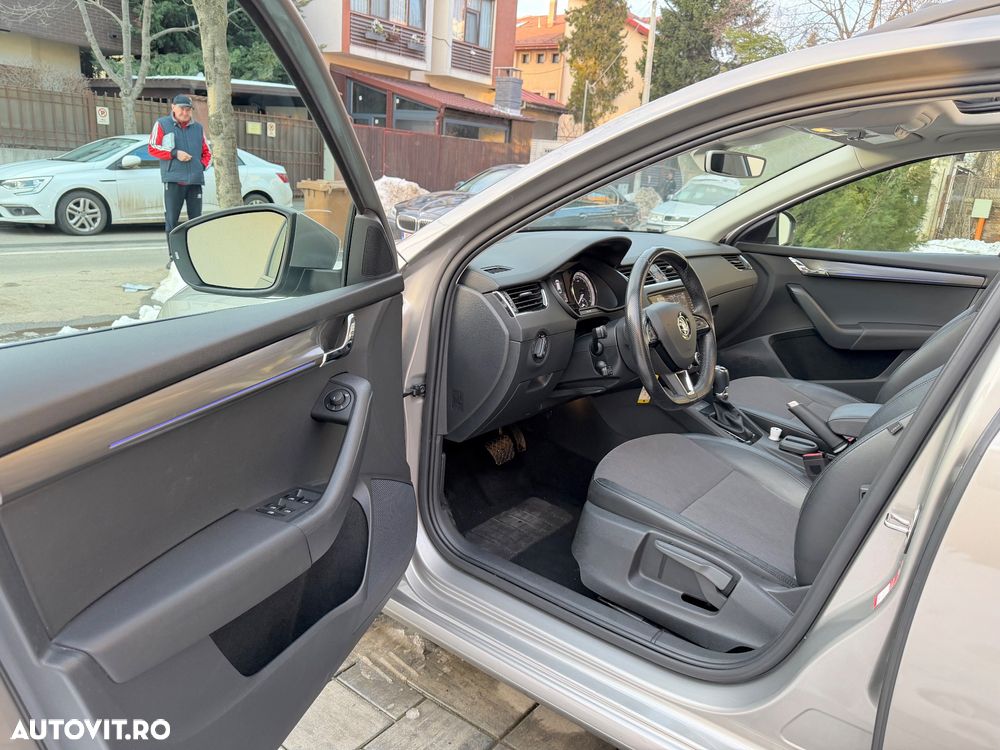 Skoda Octavia 1.6 TDI DSG Ambition - 9