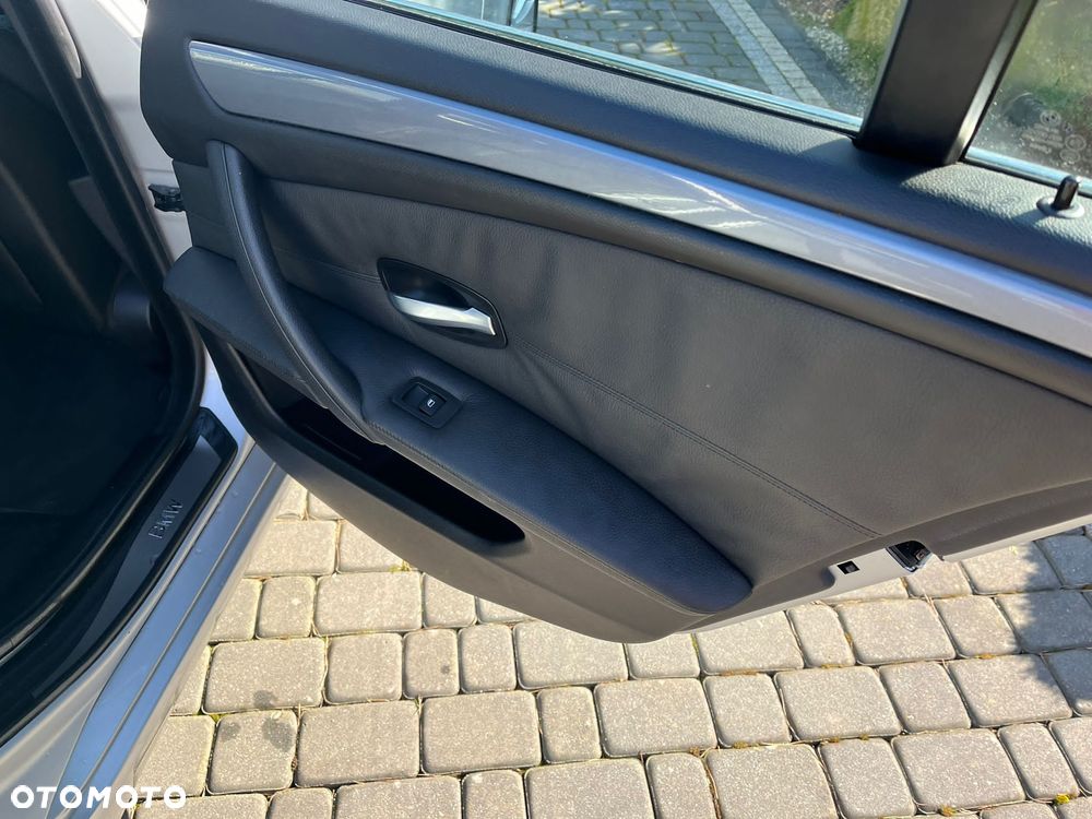 BMW Seria 5 523i - 5