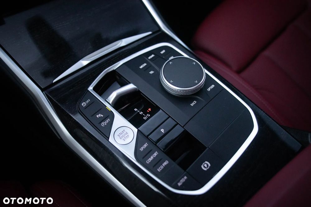 BMW Seria 3 330i xDrive M Sport - 30