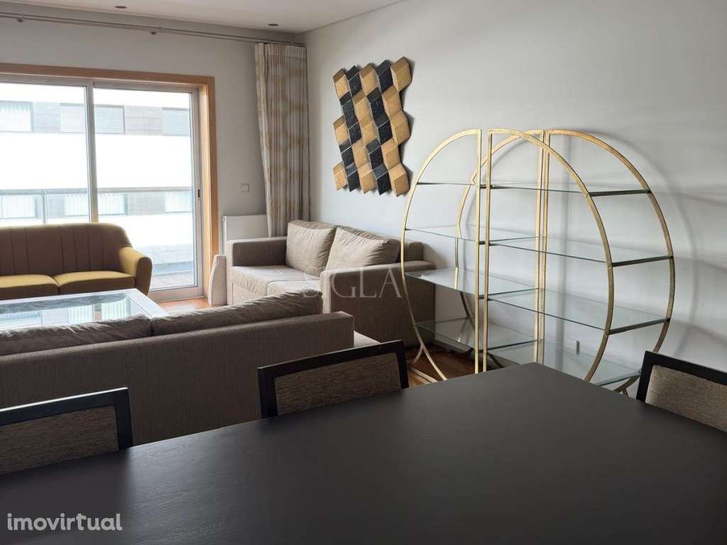 T4 em Oliv. do Douro - Grande imagem: 3/23