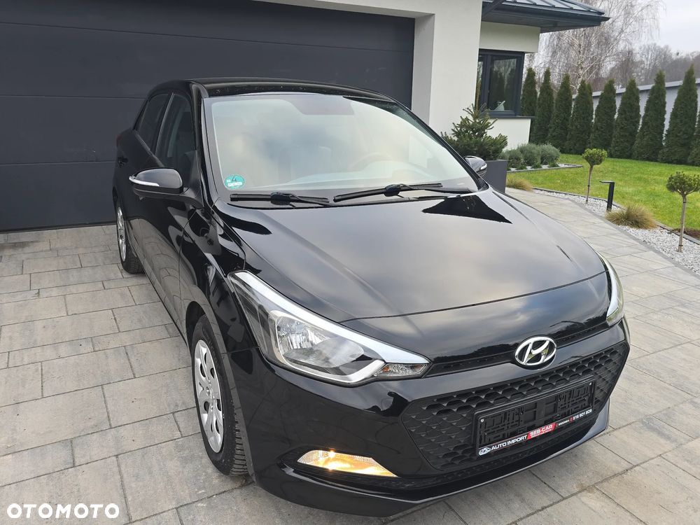 Hyundai i20 1.2 Pure - 12