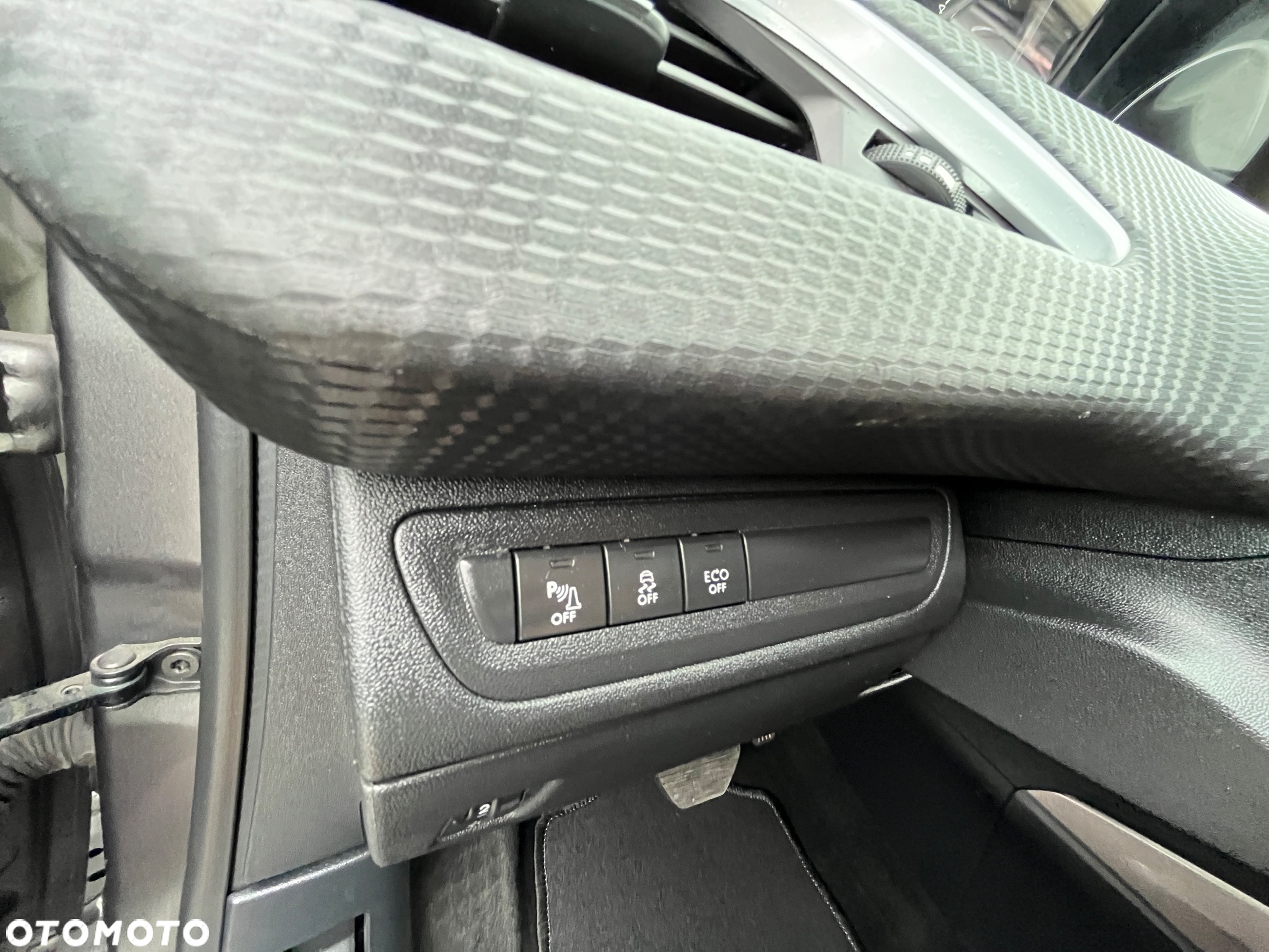 Peugeot 2008 e-HDi FAP 92 ETG6 STOP & START Allure - 19