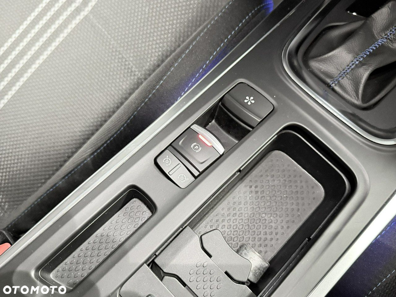 Renault Megane ENERGY TCe 205 EDC GT - 39