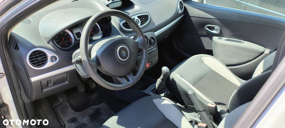Renault Clio 1.2 16V Alize Euro5 - 6