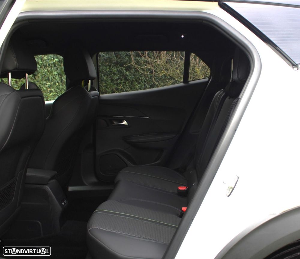 Peugeot 2008 1.2 PureTech GT EAT8 - 12