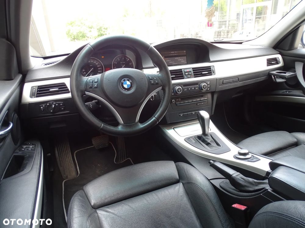 BMW Seria 3 325xi - 12