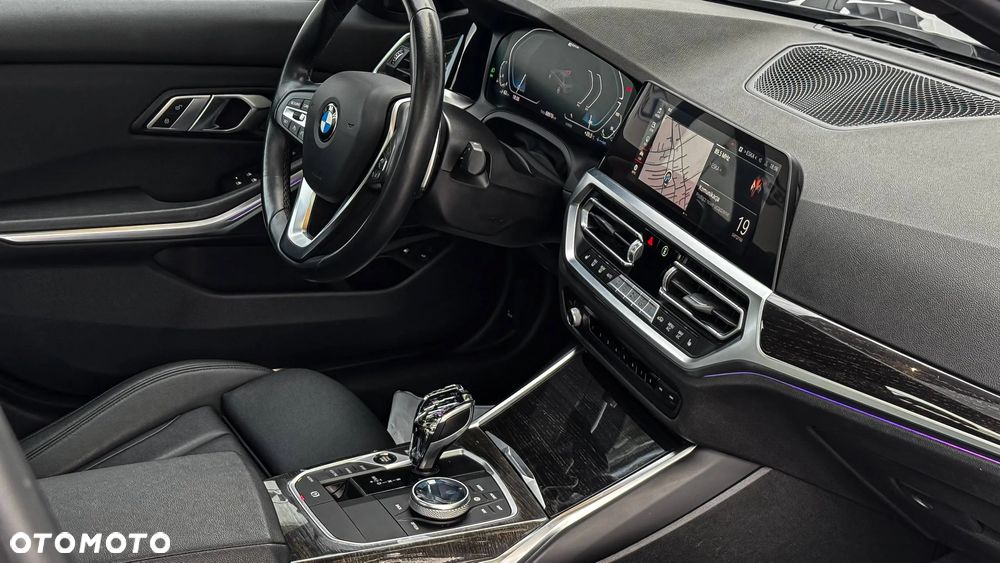BMW Seria 3 330i Luxury Line - 25