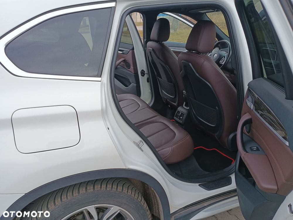 BMW X1 xDrive25i Advantage - 5