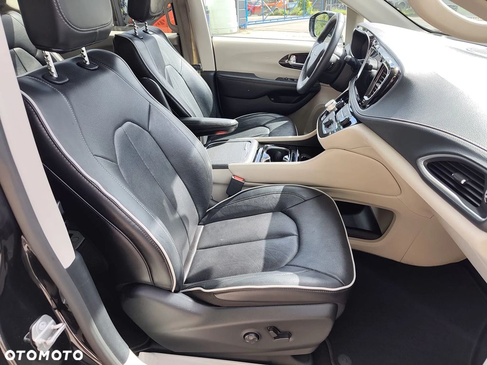 Chrysler Pacifica - 20