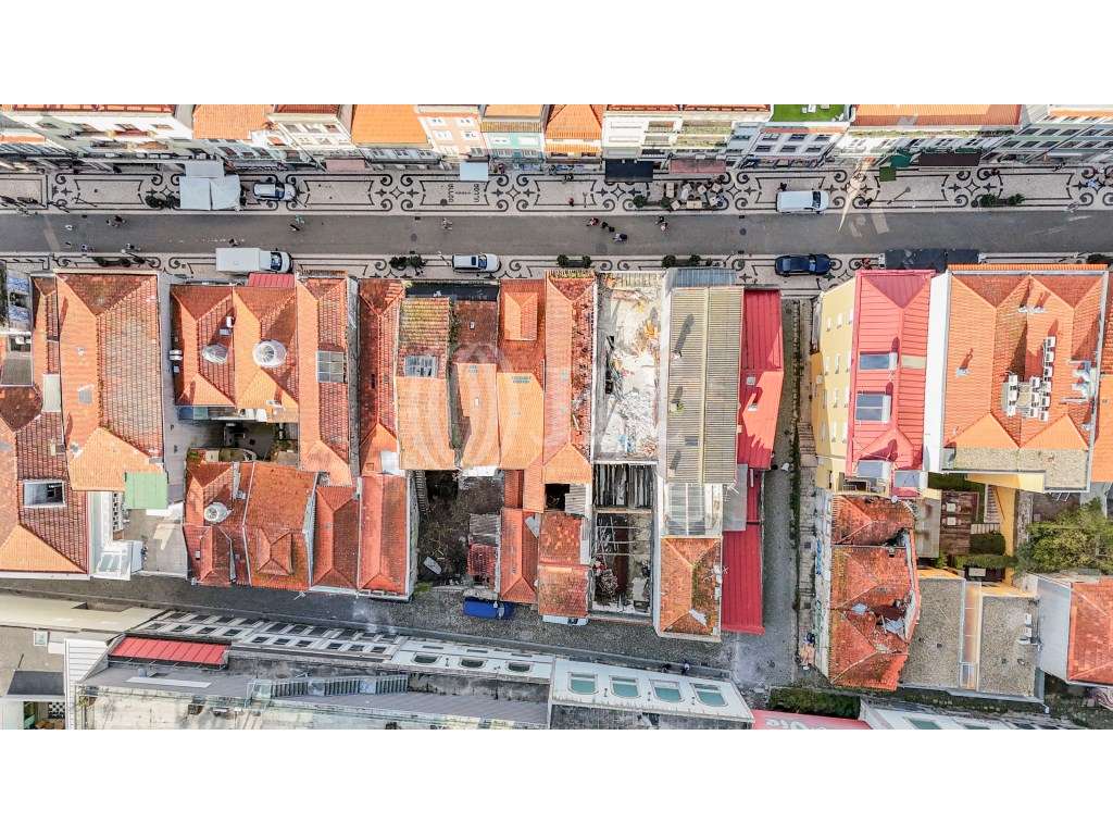 Prédio para reabilitação, na baixa do Porto - Grande imagem: 5/24