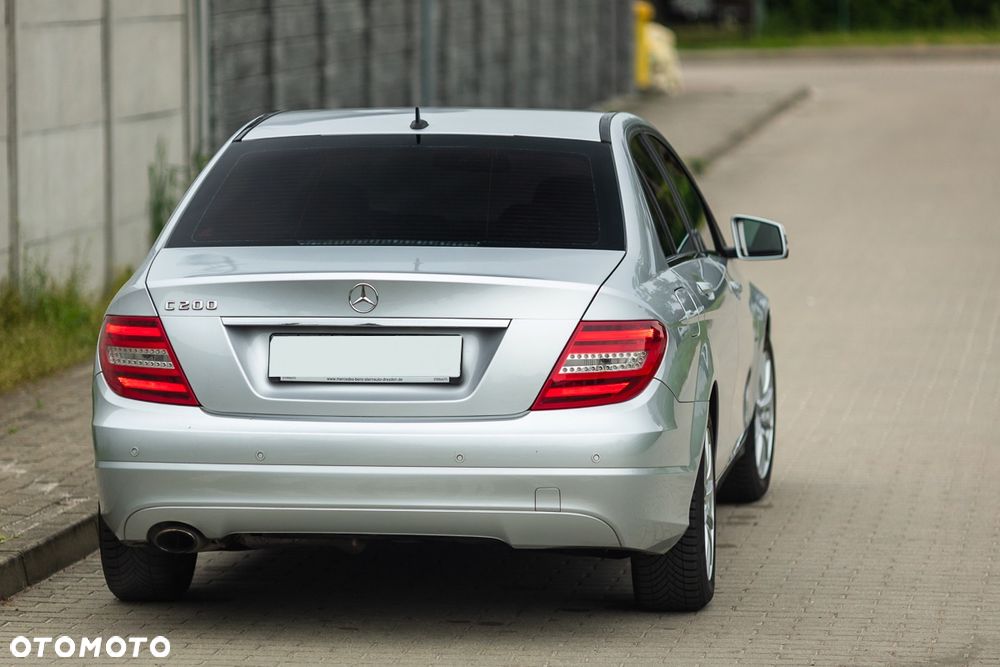 Mercedes-Benz Klasa C 200 CGI BlueEff Elegance - 17