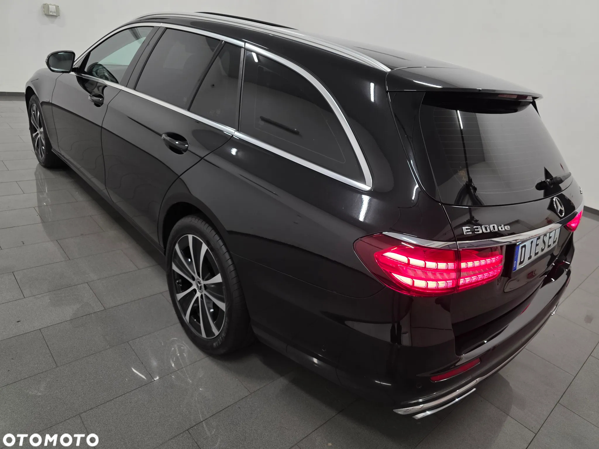 Mercedes-Benz Klasa E 220 d 4Matic 9G-TRONIC AMG Line - 5