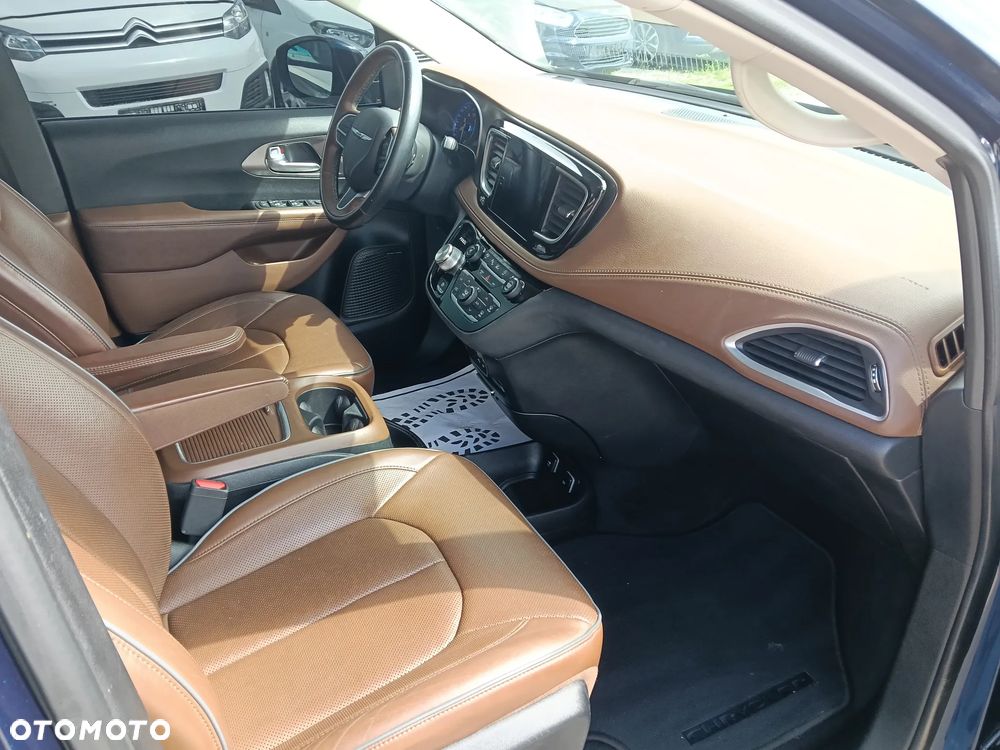 Chrysler Pacifica - 9