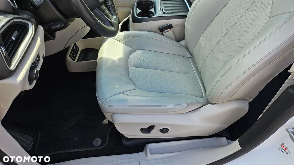 Chrysler Pacifica - 4