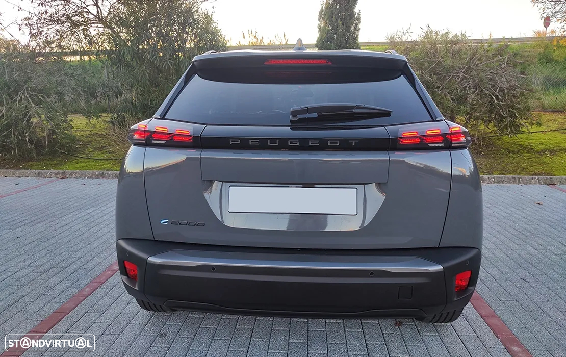 Peugeot e-2008 54 kWh Allure - 6