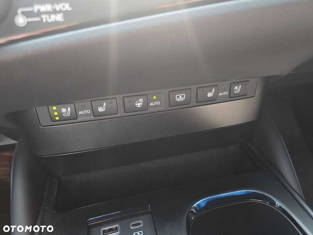 Lexus ES 300h Prestige - 28