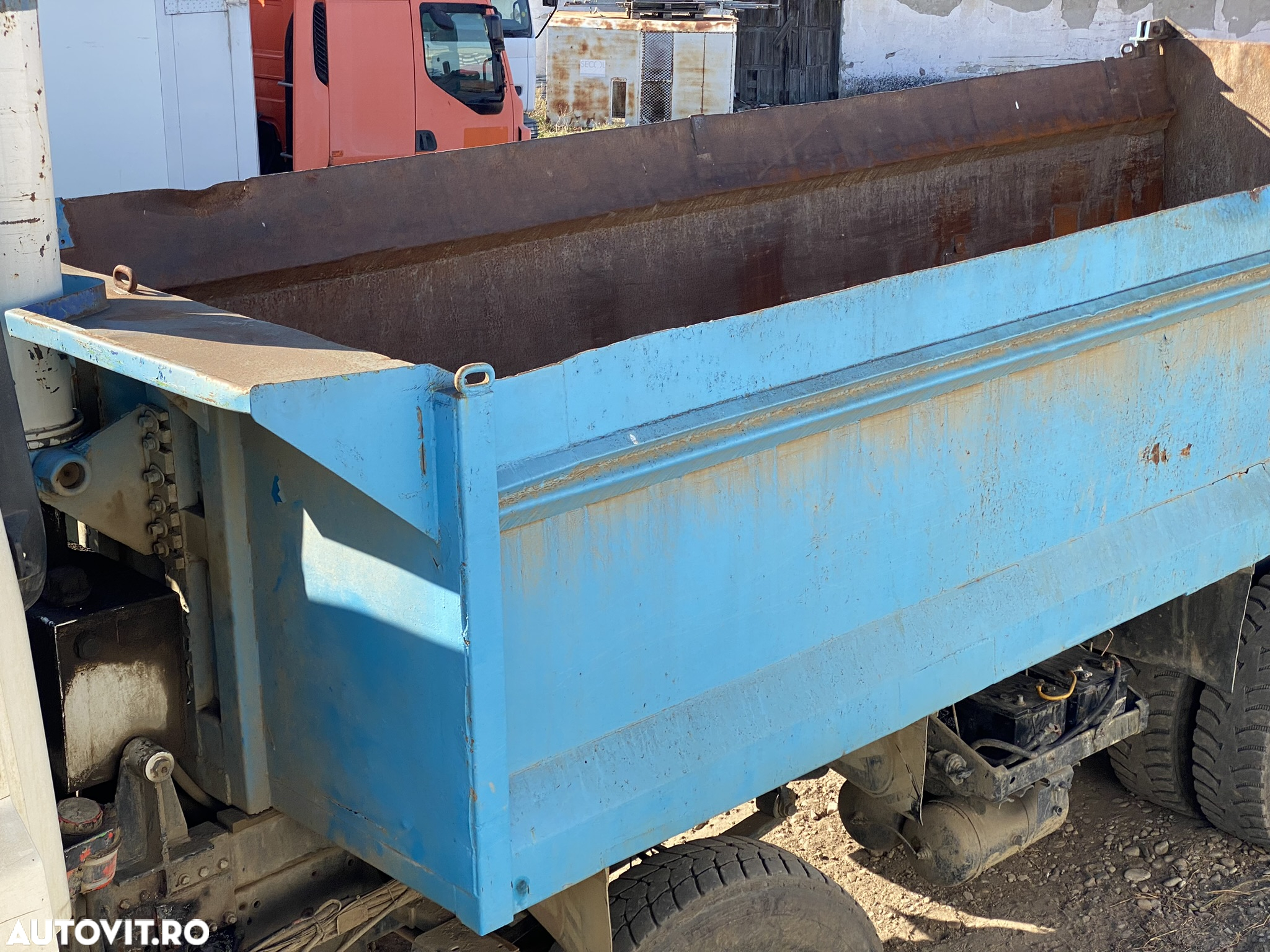 Bena 8x4 cu semisasiu ( 7 m ) + cilindru basculare + bazin ulei VOLVO MAN RENAULT DAF MERCEDES SCANIA IVECO - 2