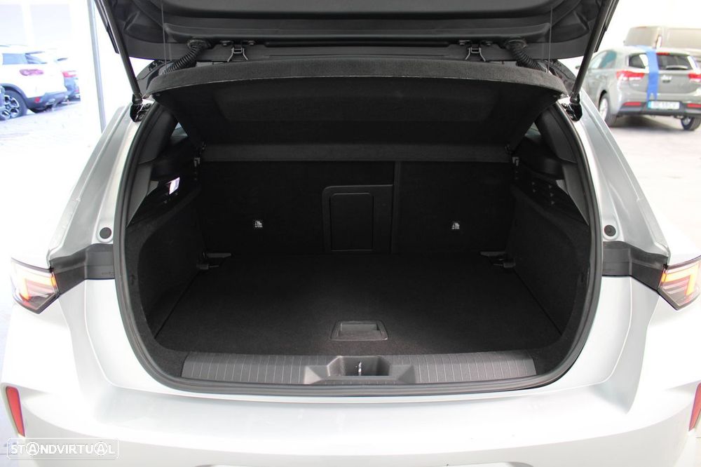 Opel Astra 1.2 T GS - 10