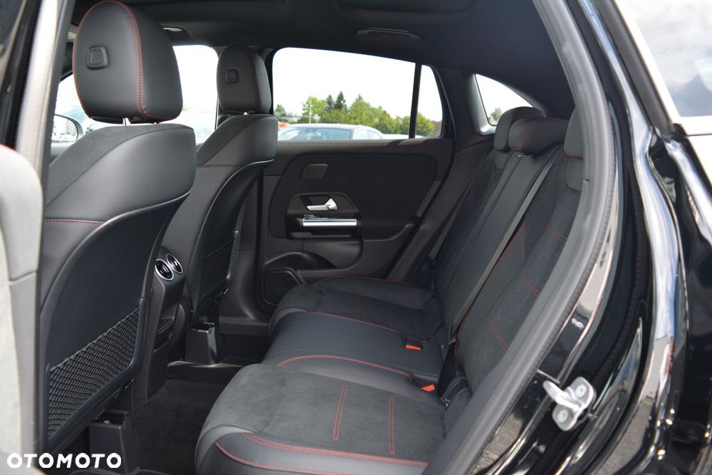 Mercedes-Benz GLA 200 d AMG Line 8G-DCT - 27