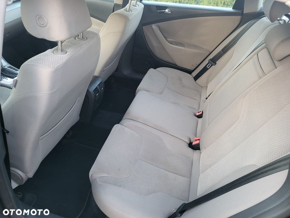 Volkswagen Passat 2.0 TDI Comfortline DSG - 10