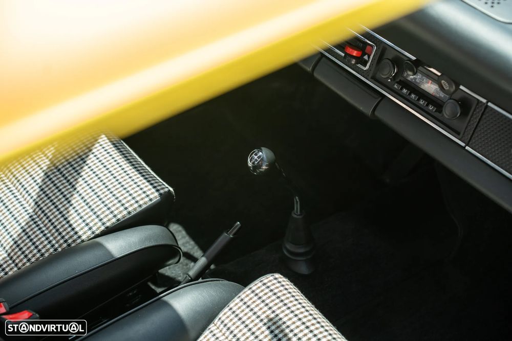 Porsche 911 Série F - 41