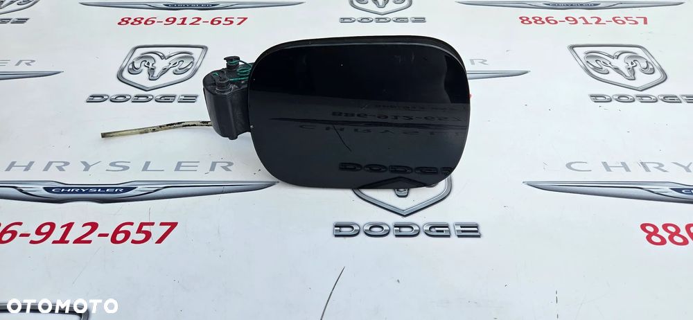 RAM 1500 V 5 2019- Klapka wlewu paliwa P68347151AC  KOLOR PXJ - 2