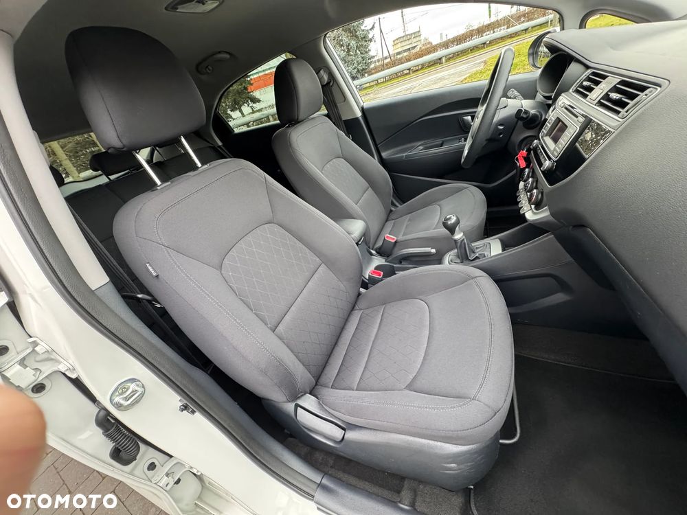 Kia Rio 1.2 Attract - 32