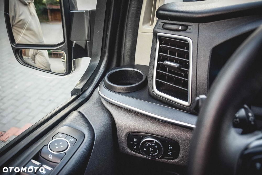 Ford Tourneo Custom 2.0 EcoBlue L2 Titanium - 36