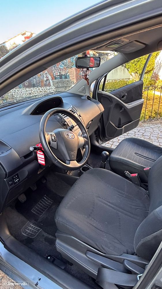 Toyota Yaris 1.0 VVT-i AC Manual - 2