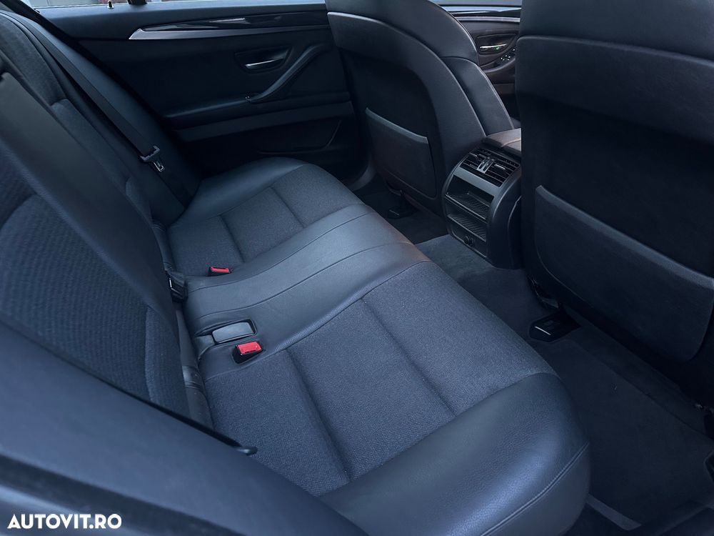 BMW Seria 5 520i Aut. Luxury Line - 9