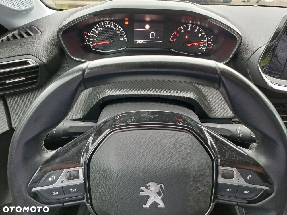 Peugeot 208 - 25