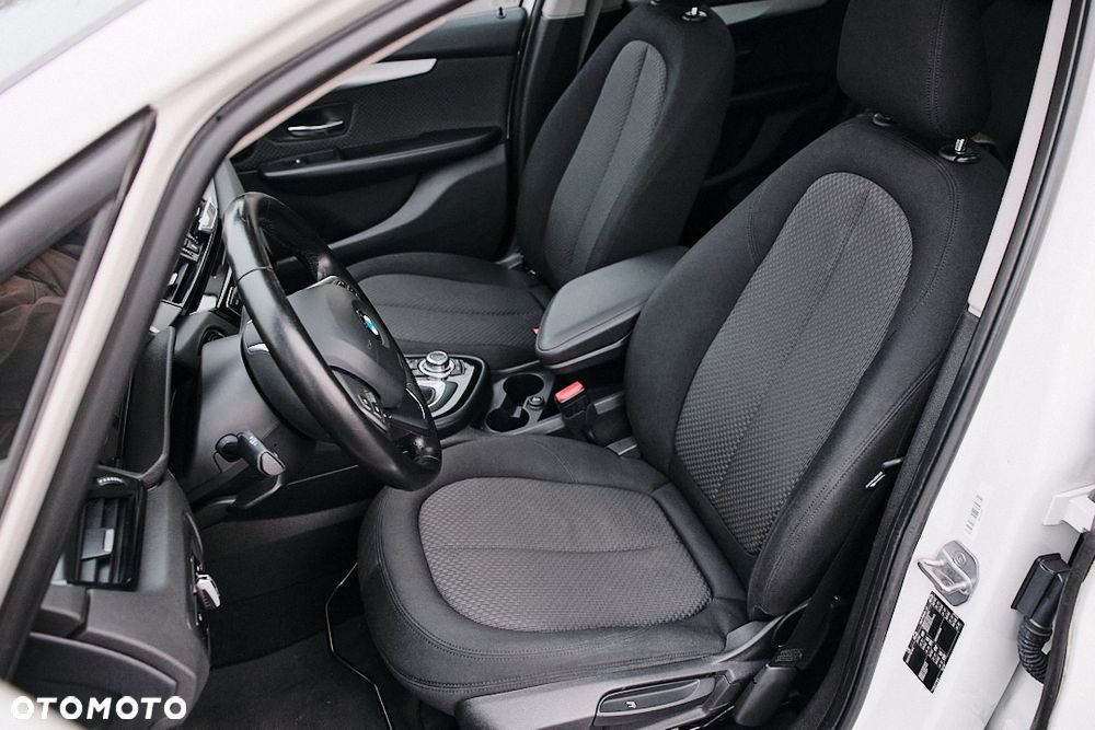 BMW Seria 2 218i - 25