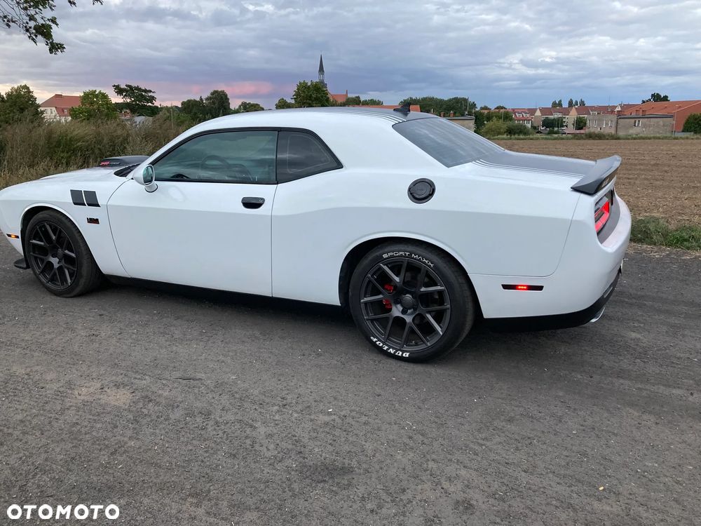 Dodge Challenger - 8