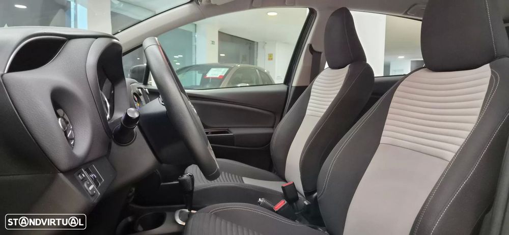 Toyota Yaris 1.5 HSD Comfort+P.Style - 11