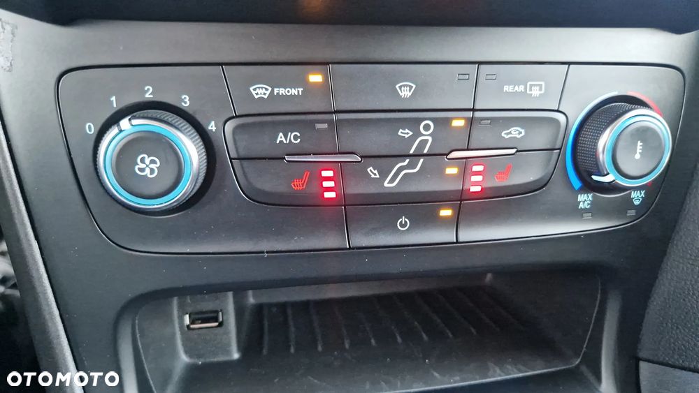 Ford Focus 1.5 TDCi DPF Start-Stopp-System Titanium - 13