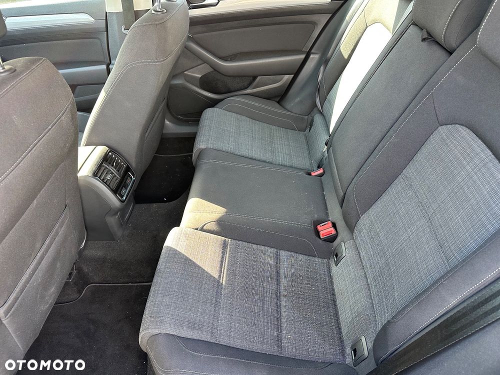 Volkswagen Passat 2.0 TDI Business DSG - 17