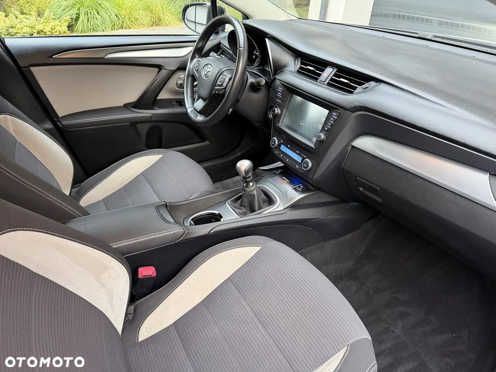 Toyota Avensis Touring Sports 1.8 Executive - 32