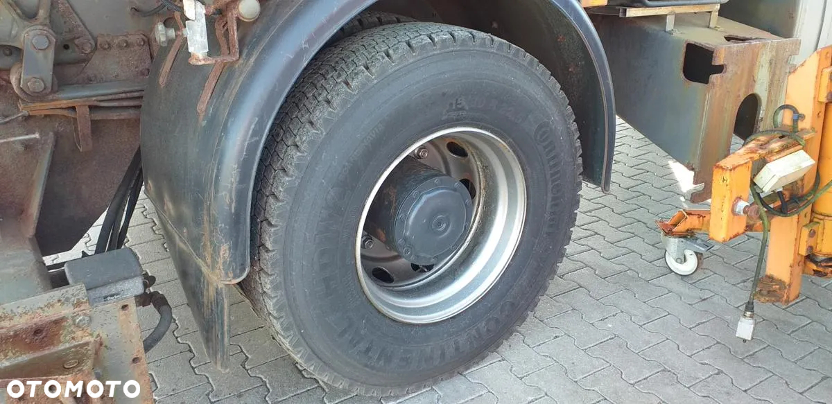 Mercedes-Benz SAMOCHÓD CIĘŻAROWY MERCEDES BENZ 1832 ACTROS - WYWROTKA Z PIASKARKO - SOLARKĄ I PŁUGAMI - 35