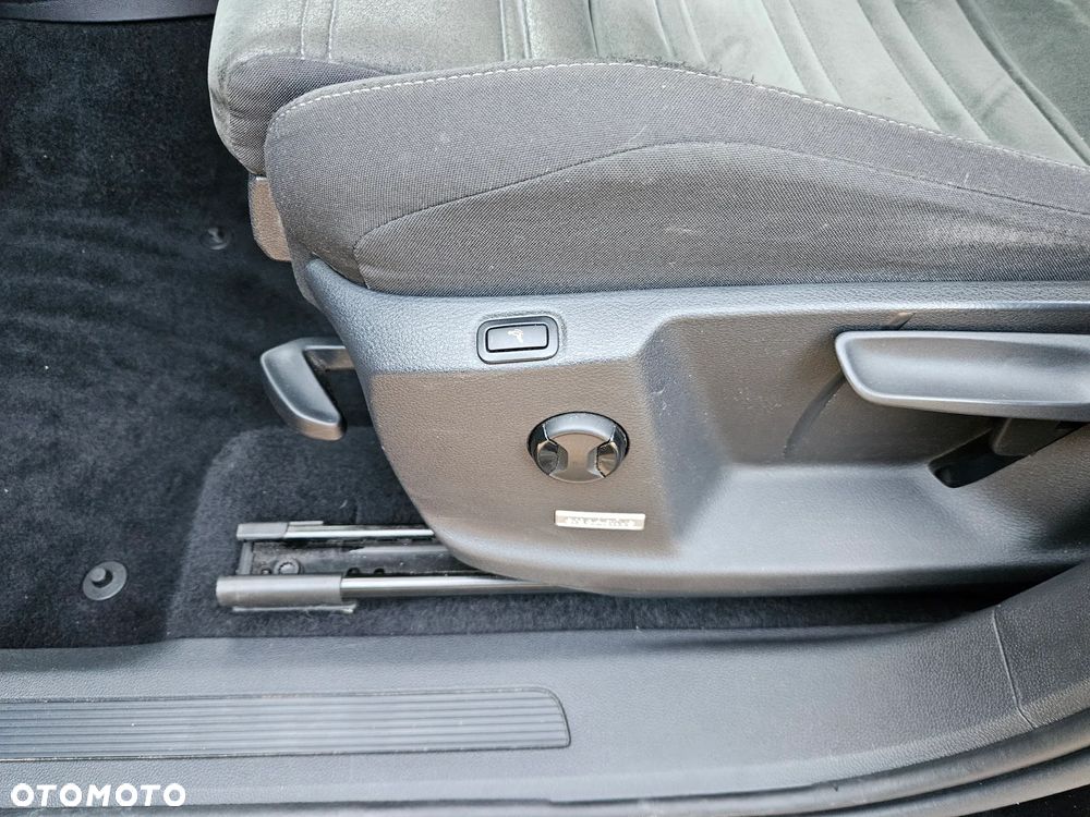 Volkswagen Touran 2.0 TDI SCR Comfortline - 19