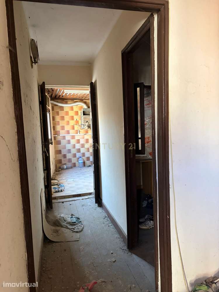 Prédio para Reabilitação no Centro de Cacia - Grande imagem: 4/17