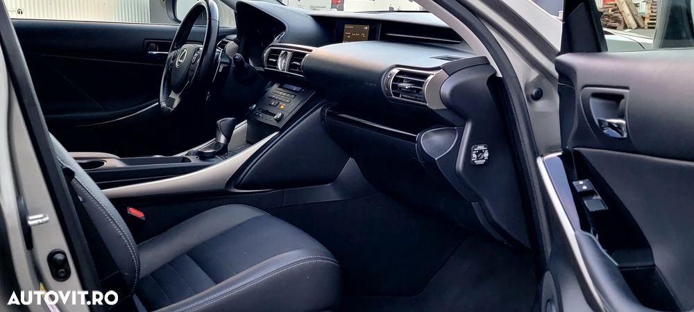 Lexus Seria IS 300h BusinessEdition - 11