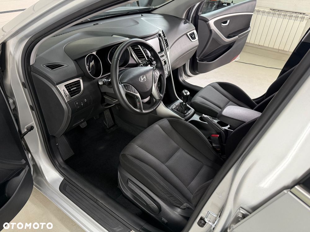 Hyundai i30 blue 1.6 CRDi Style - 18