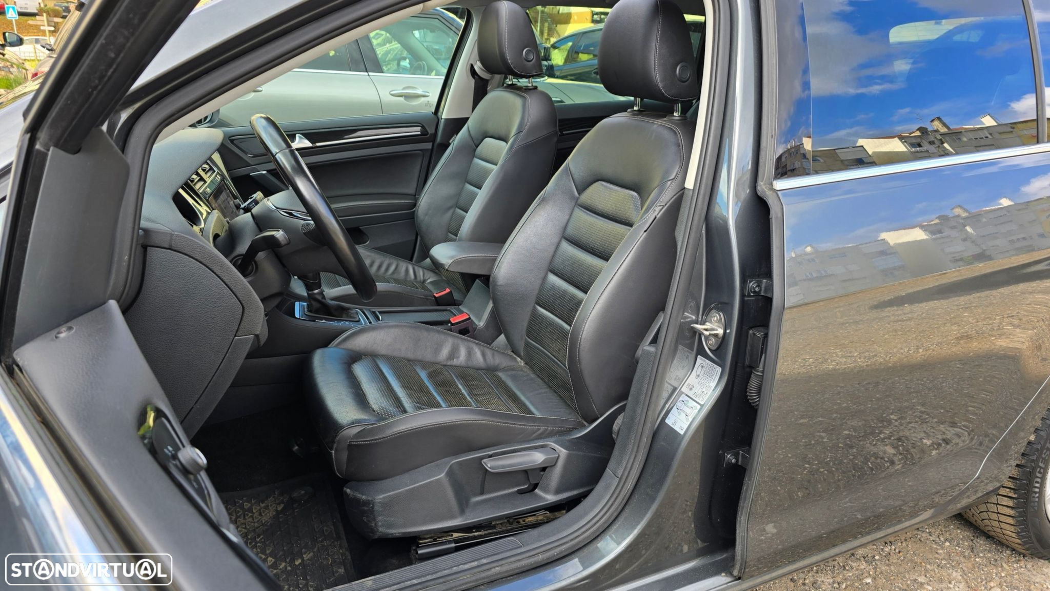 VW Golf Variant 1.6 TDi Highline DSG - 40