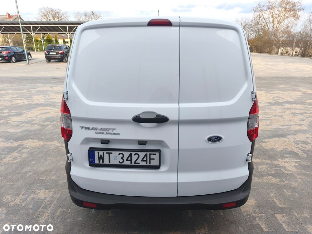 Ford Transit Courier - 13