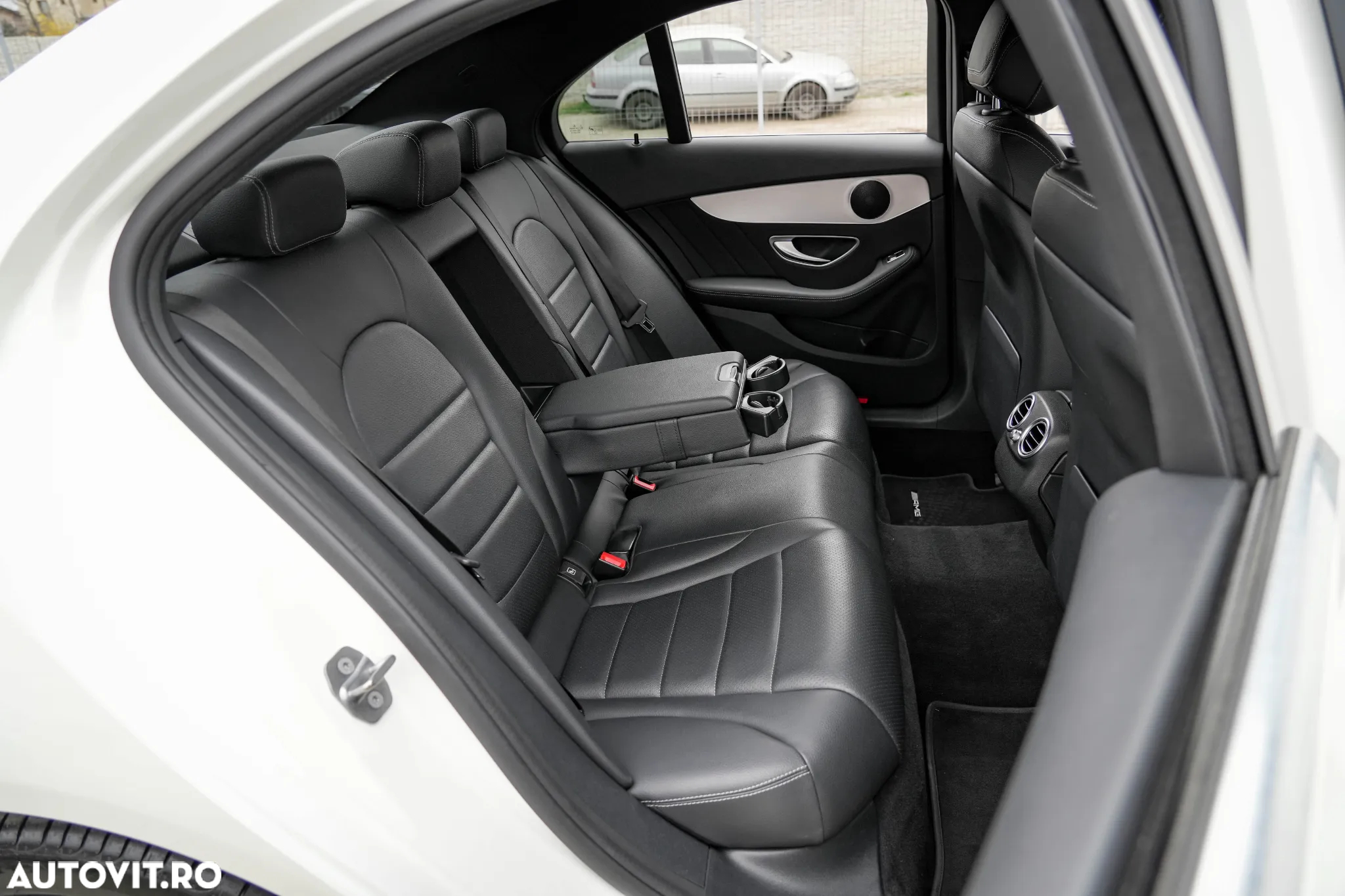 Mercedes-Benz C 200 9G-TRONIC AMG Line - 13