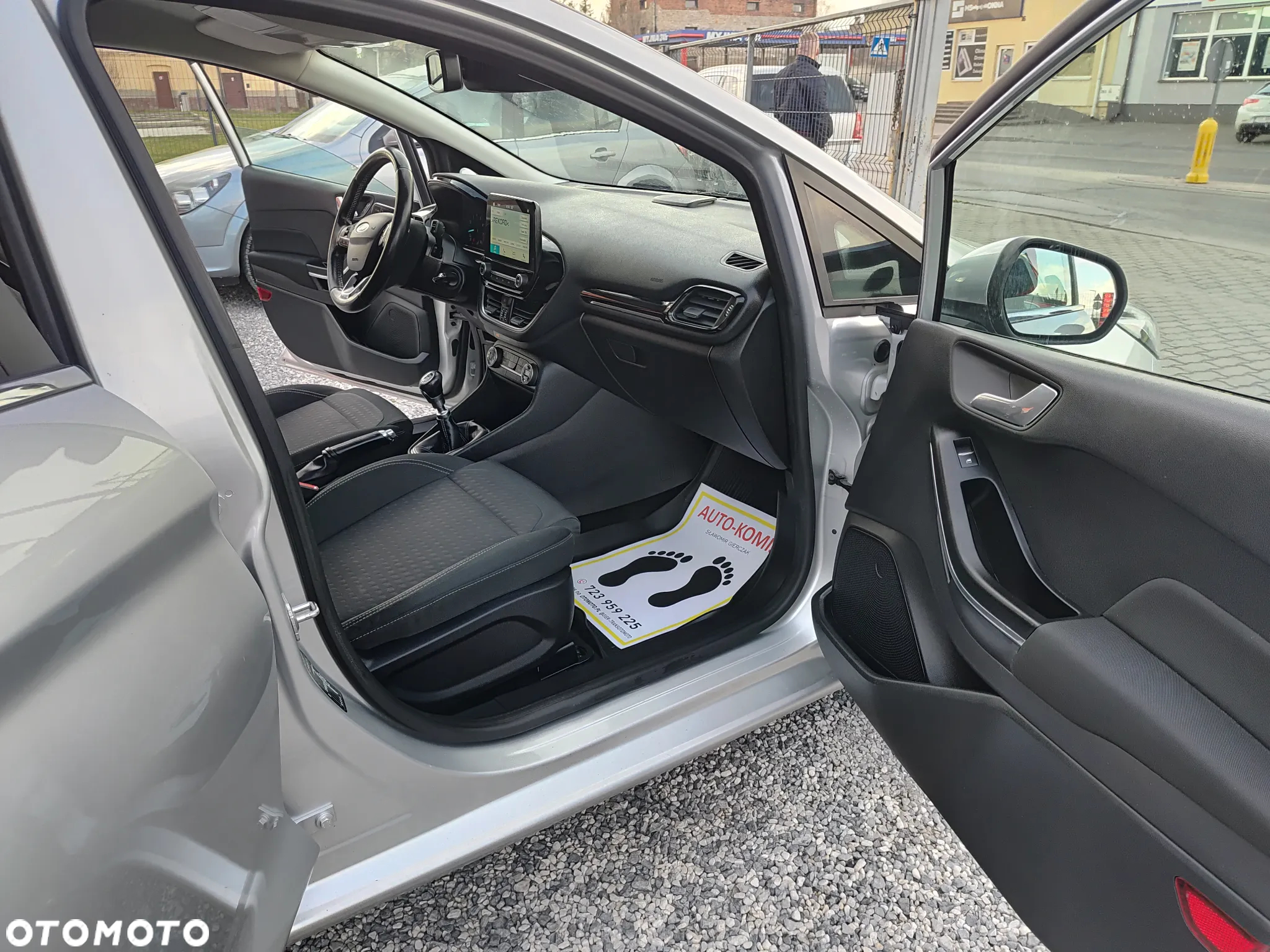 Ford Fiesta 1.0 EcoBoost S&S ST-LINE - 26