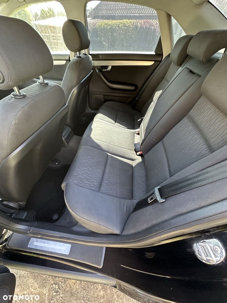 Audi A4 Limousine - 8