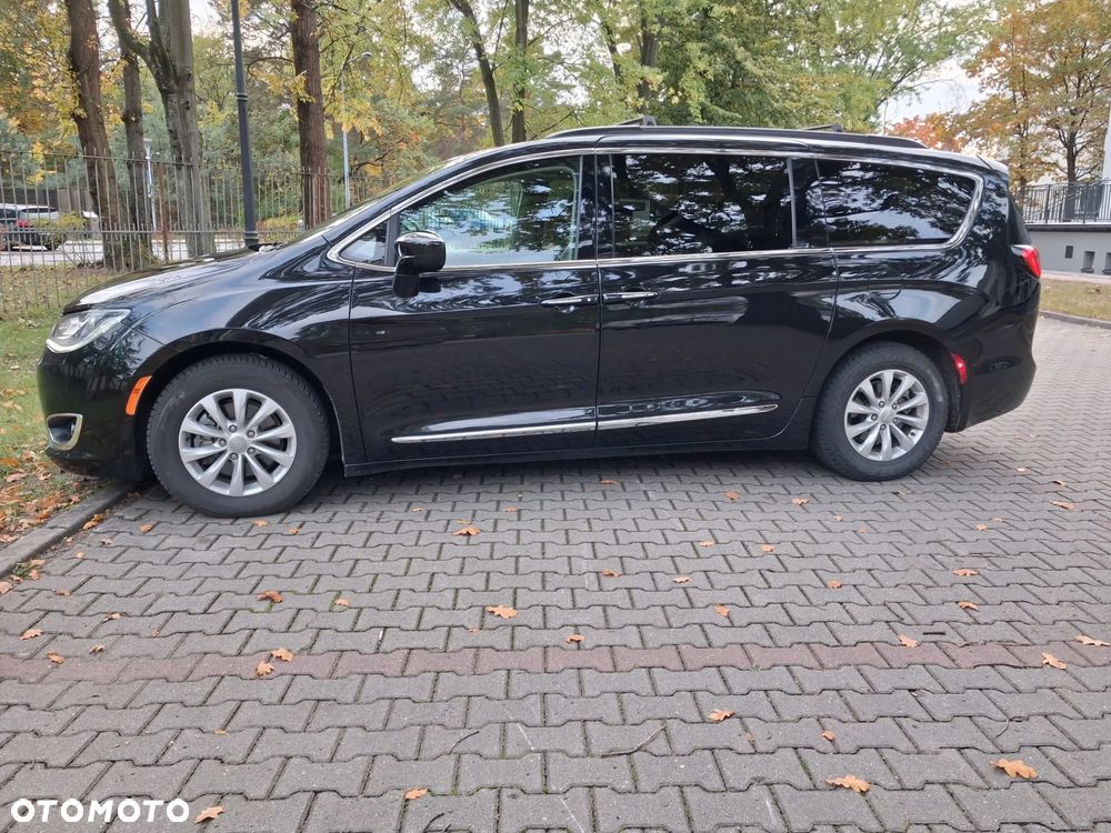 Chrysler Pacifica - 4